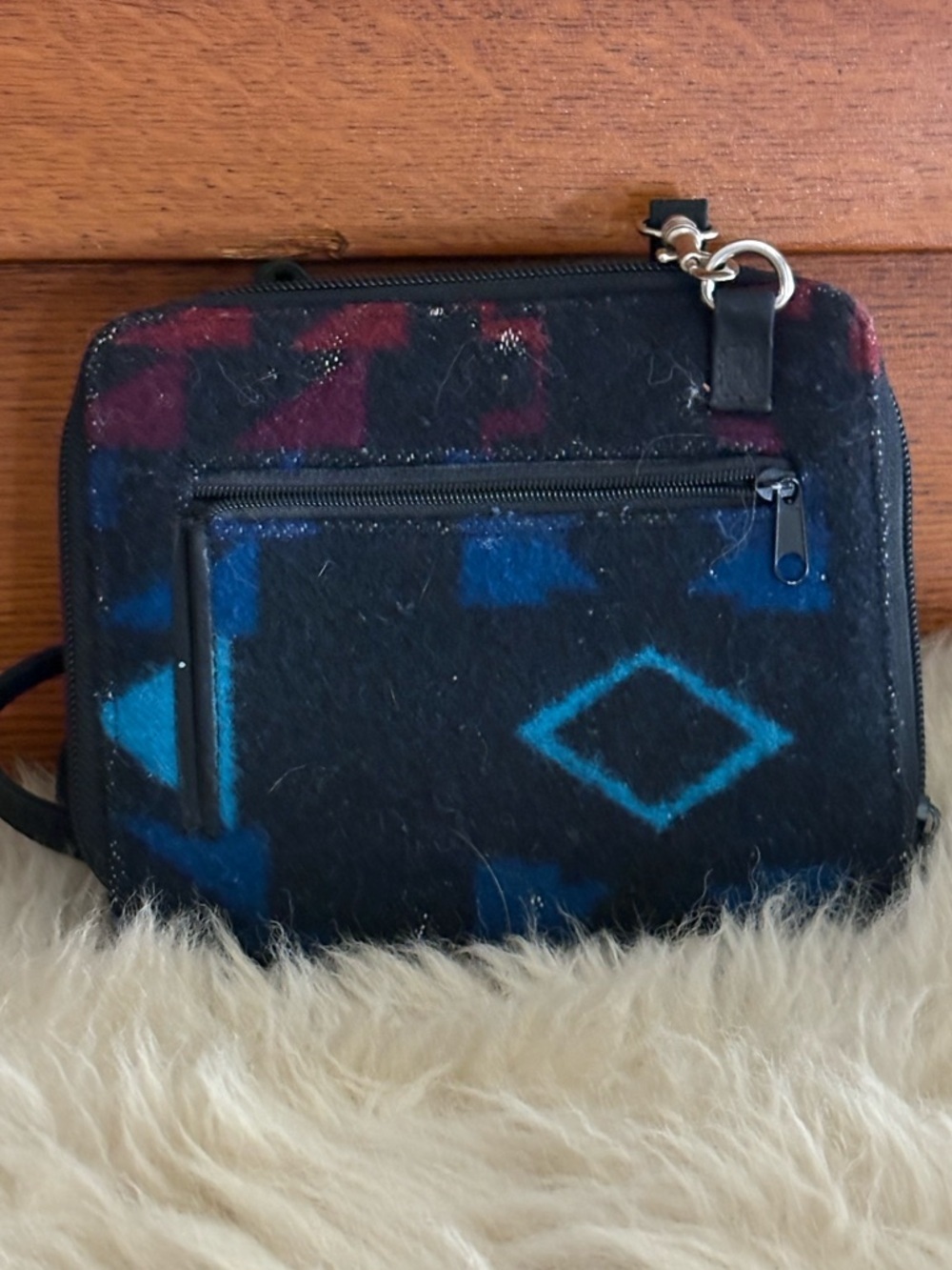 Pendleton ‘Diamond Desert’ Red, Black & Blue Wool Patterned Crossbody Bag - Picture 3 of 4